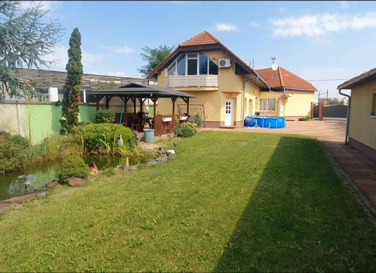 Family house on Nitrianska Street in Nové Zámky with a gazebo and a pond.