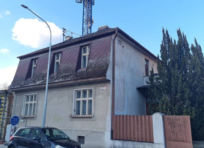 A family house on Štúrova Street in Piešťany with a car and a tall tree in the background.