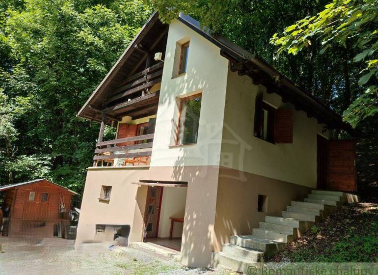 A family house in Mojtín surrounded by forest, with a terrace and a wooden garden house.