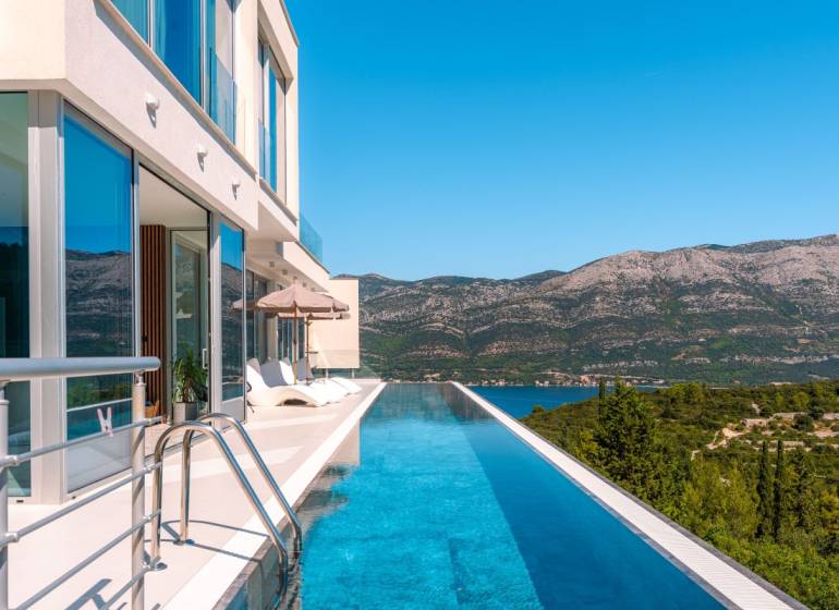 Villa in Korčula with a pool and views of the mountains and the sea.