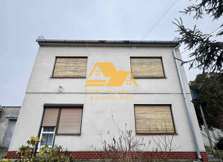 Family house in Dvory nad Žitavou, Dvory nad Žitavou street, with a garden in front of the house.