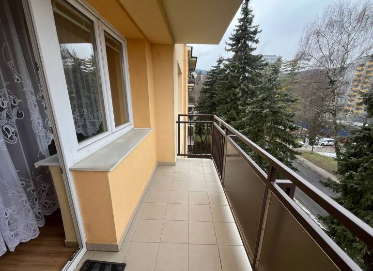 The balcony of a 3-room apartment on Golianova Street in Banská Bystrica with a view of greenery.