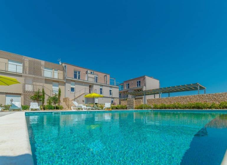 Recreational apartment in Povljana with a pool and sunbeds on Povljana Street.