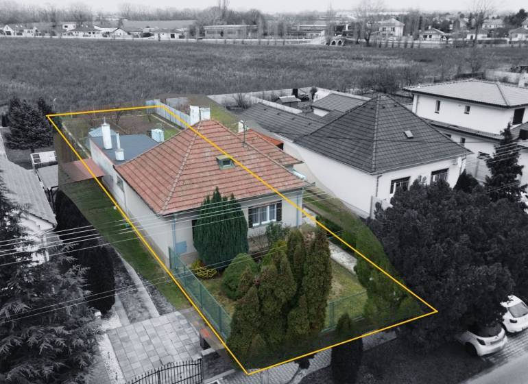 Family house on a plot on Hlavná Street in Kráľová pri Senci, Residential land.