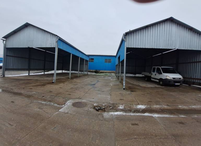Warehouses and halls with parked vehicles on Lieskovská Road in Zvolen.