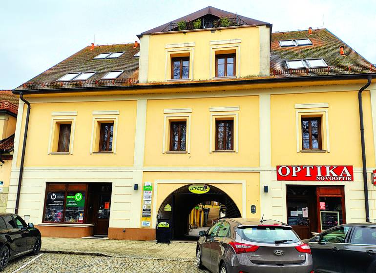 The building with glasses on Potočná Street in Skalica also offers 2-room apartments.