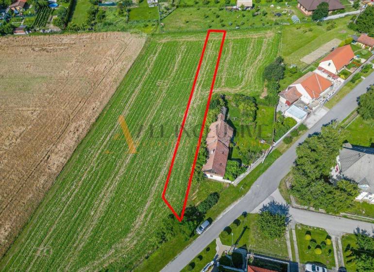 Aerial view of the plot bordered by a red line near Kosuty Street in Košúty.