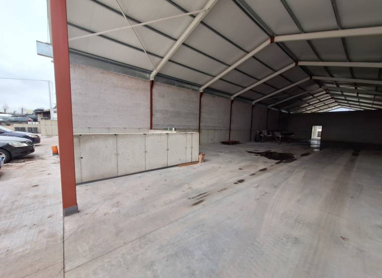 Industrial facility with an open interior, Strojnícka, Prešov, suitable for warehouses and halls.