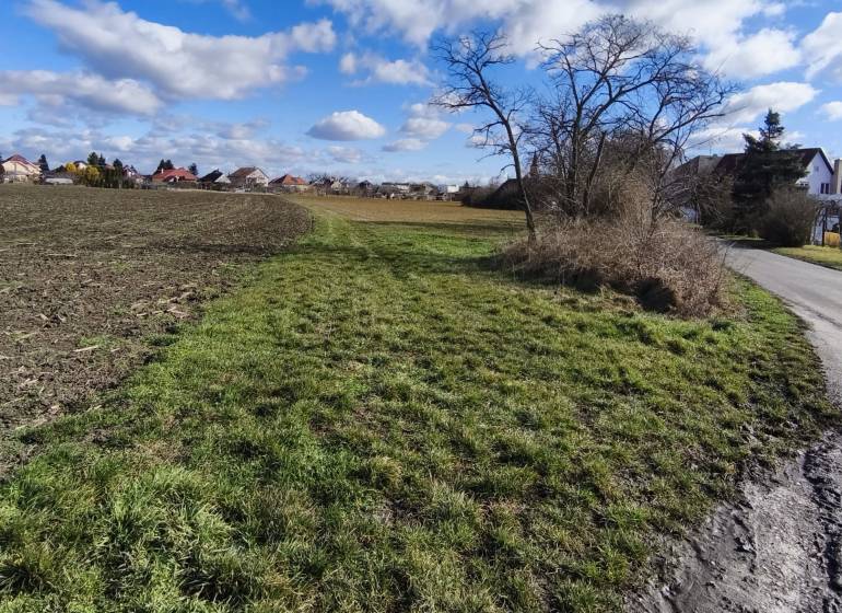 Spacious residential plots in Čierny Brod surrounded by nature, with proximity to other houses.