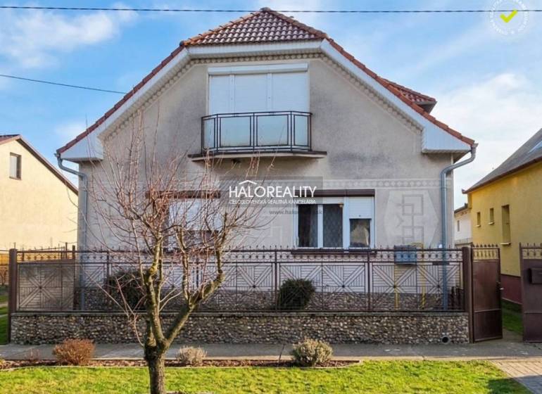 Family house in Kráľová nad Váhom, classic design, simple facade, garden with lawn.