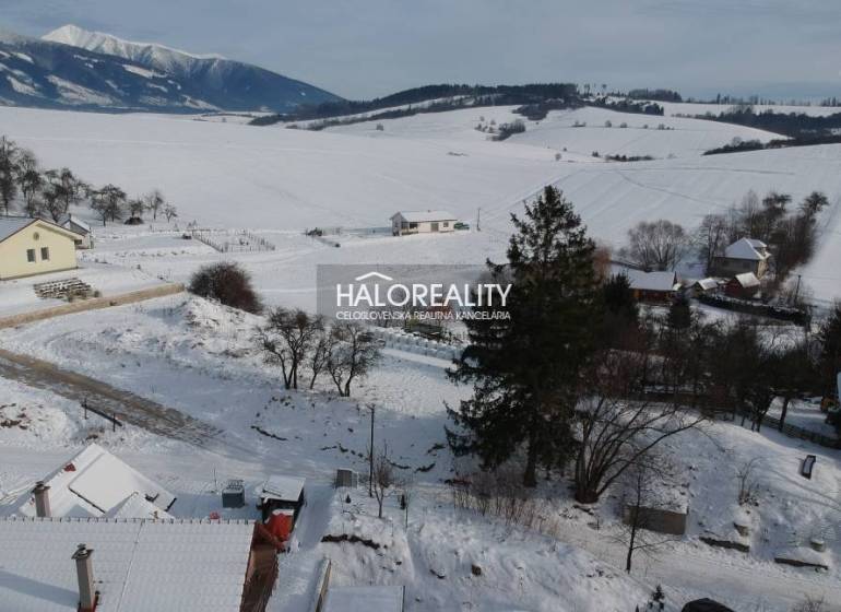 A snowy landscape of Liptovské Beharovce ideal for plots - living with a view of the mountains.