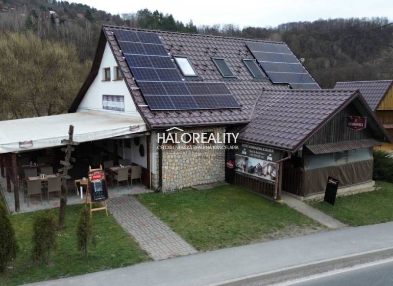 A restaurant in Hnúšťa with photovoltaic panels offers pleasant dining spaces.