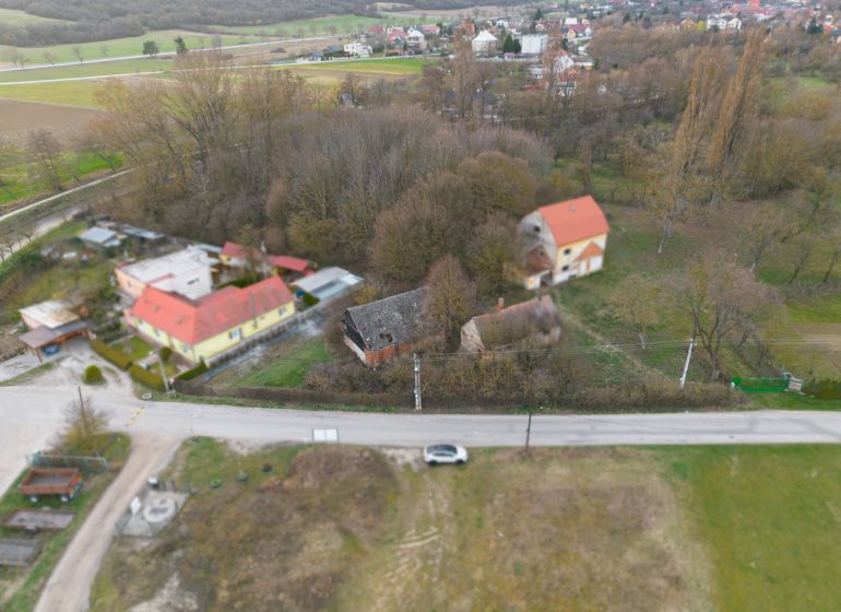 An aerial view of residential plots in Moravské Lieskové with buildings and greenery.