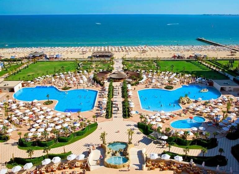 Swimming pools and the sandy beach in Sunny Beach provide an ideal place to relax.