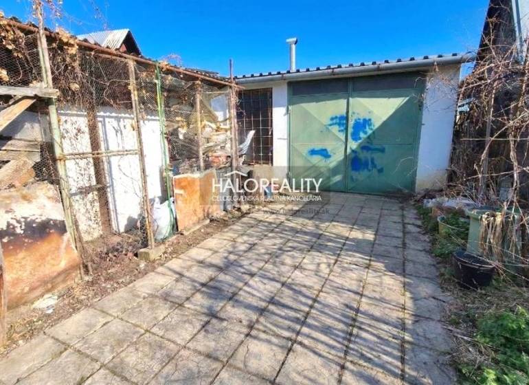 Outdoor area with a shed by the cottage in Poltár on a sunny yard.