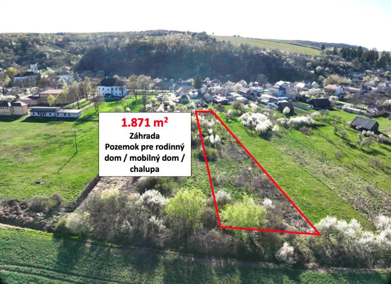 Gardens in Gemer with a 1,871 m² plot suitable for a family or mobile home.