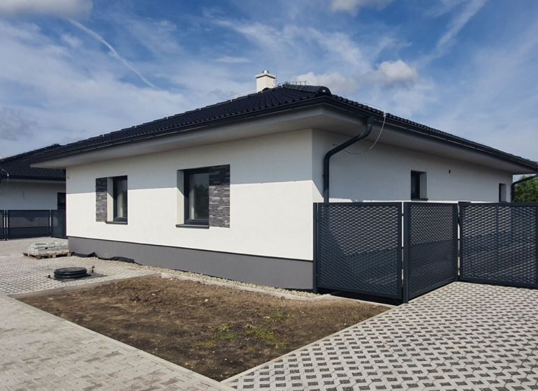 A family house on Leknová Street in Láb with a modern fence and a paved driveway.