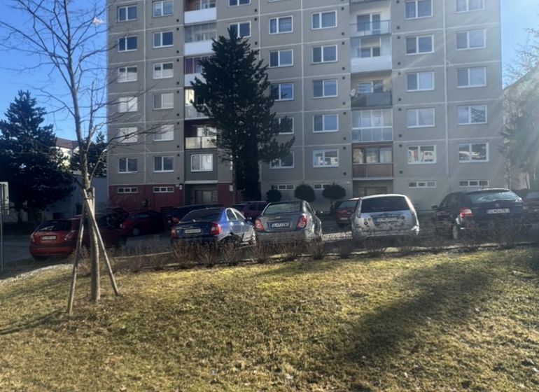 Apartment building with parking on Mierová Street in Stará Ľubovňa for a 3-room apartment.