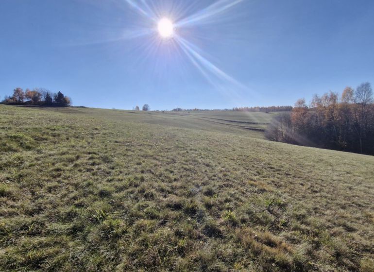 Sunny sloping plots for housing in Detvianska Huta with a view of the surrounding landscape.