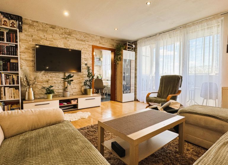 Living room in a 3-room apartment with light flooring and stylish furniture.