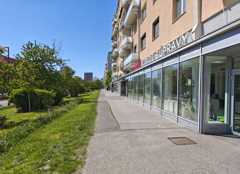 Commercial premises at Račianska 99 in Bratislava - Nové Mesto, next to the green belt.