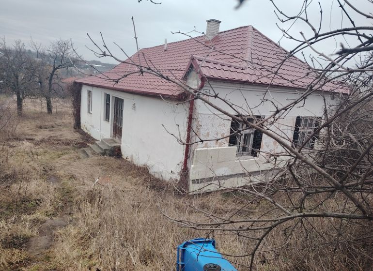 A family house on residential plots in Dulovce.