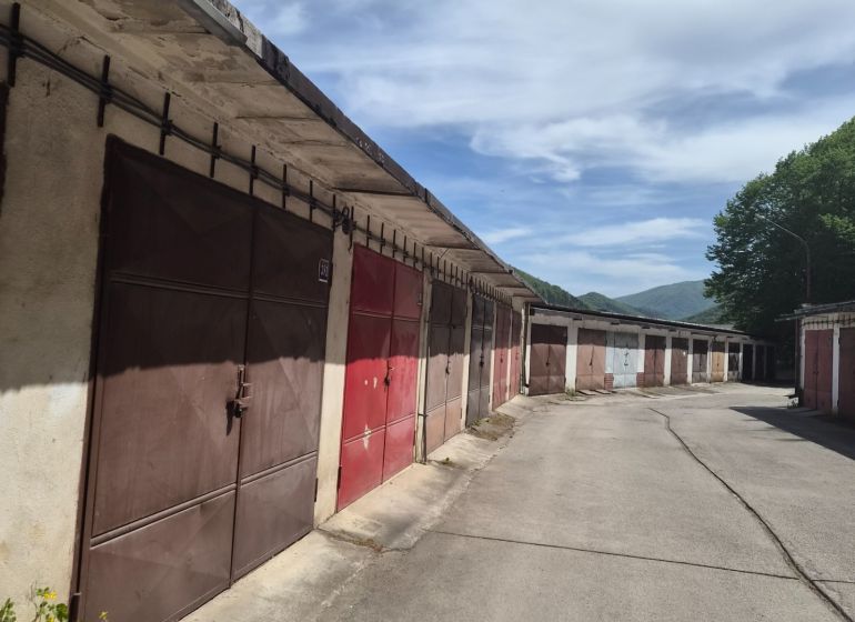 Garages on Štvrť SNP Street in Trenčianske Teplice under the blue sky.
