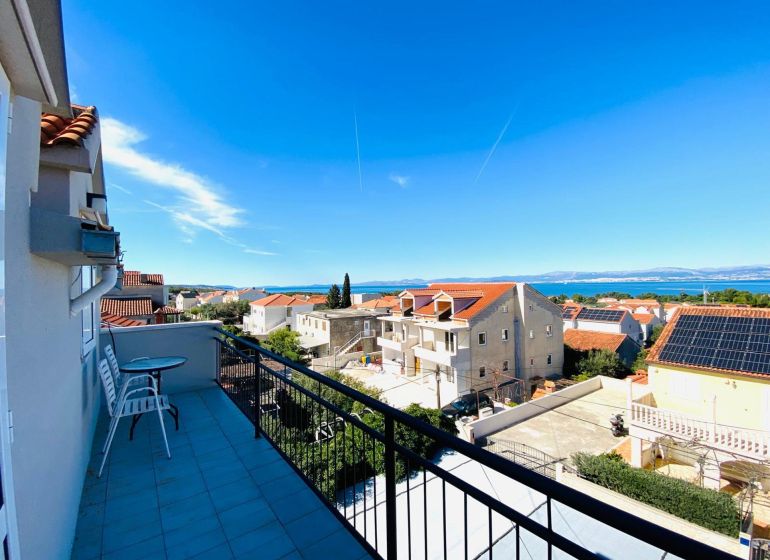 Brač offers a beautiful view of the sea and rooftops from the vacation apartment.