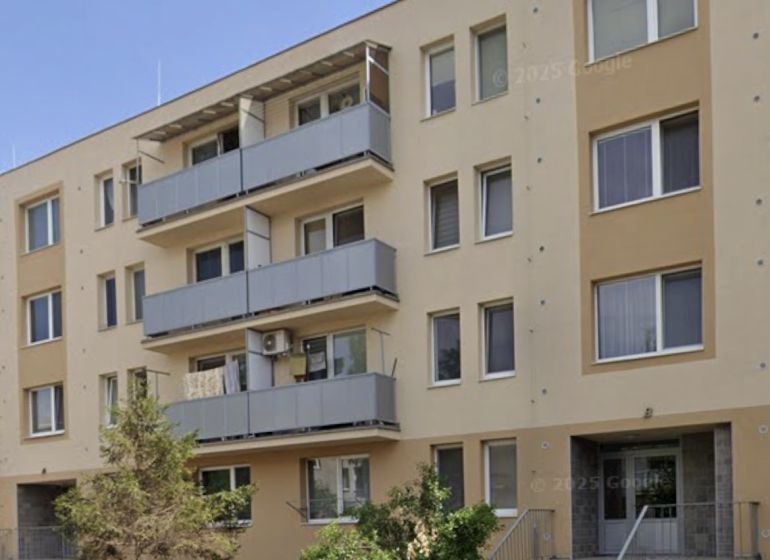 Apartment building in Hlohovec, possible 1-room apartment with balconies, panel construction.
