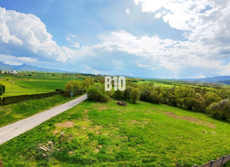 A country with vast green lands ideal for living, with a beautiful scenery in the distance.