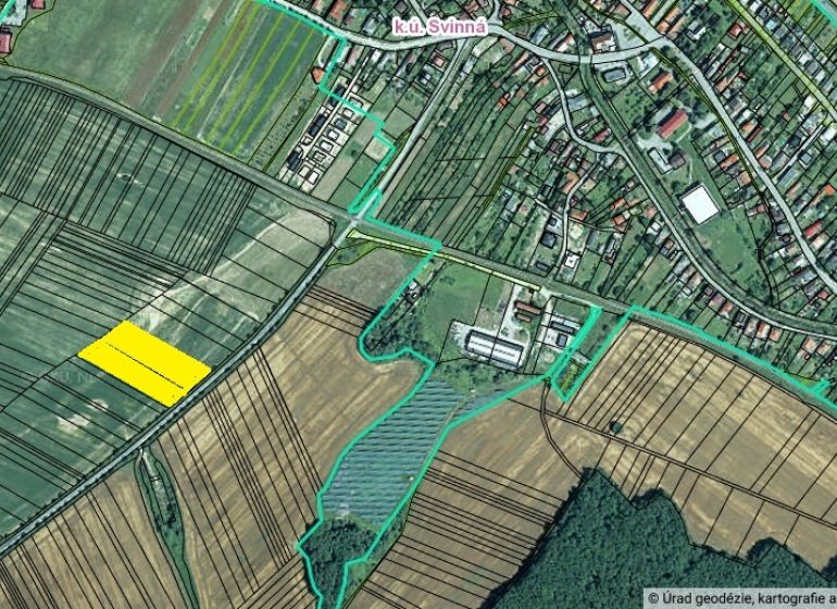 Aerial view of residential plots near Svinná Street in the town of Svinná.