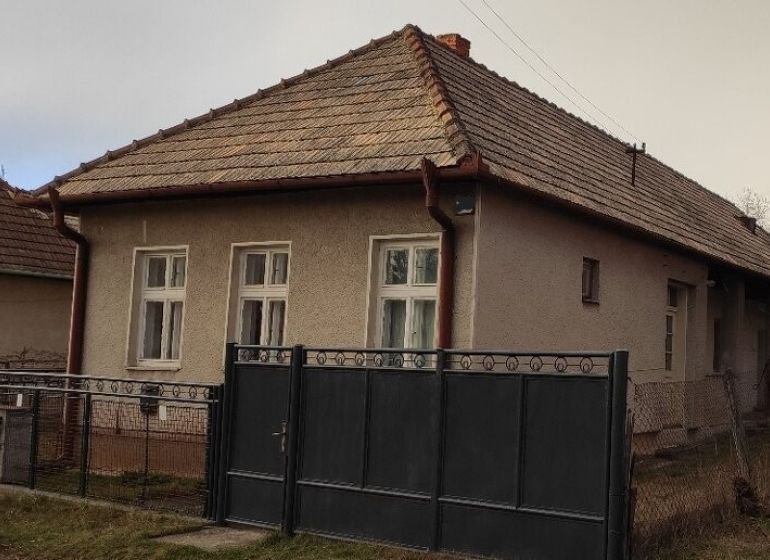 A family house in Nové Sady with a classic roof and a black gate.