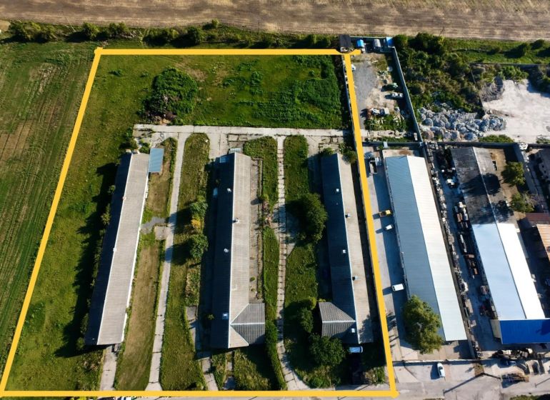 Production facilities at Amadeho Kračany in Kostolné Kračany, with three buildings surrounded by greenery.