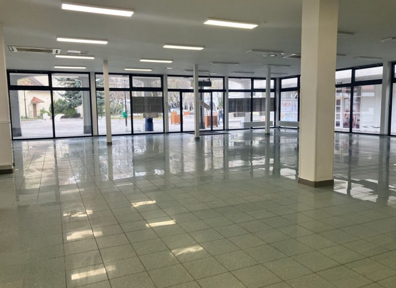 Spacious commercial spaces with glass walls and tiles, ideal for rent.