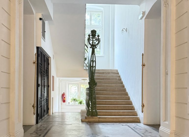 A staircase with a railing in a 3-room apartment on Leškova Street in Bratislava.