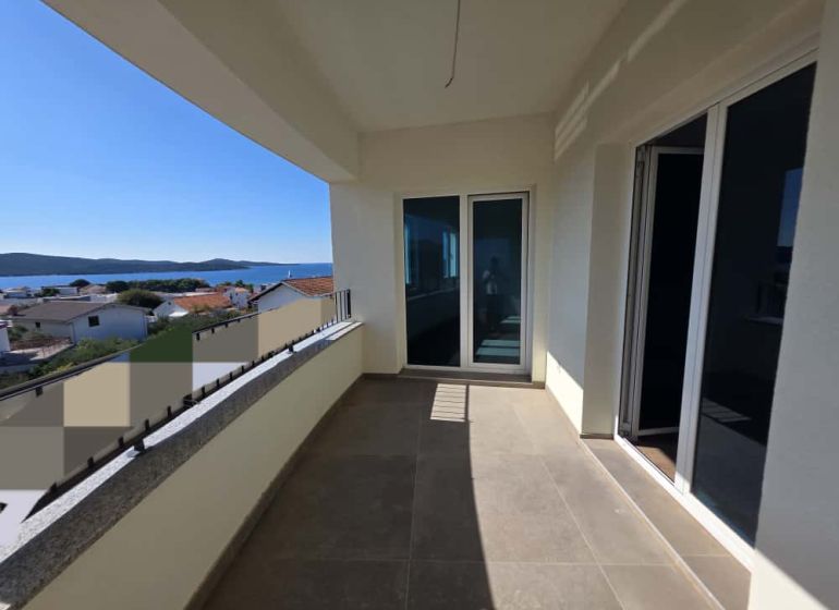 Terrace of a 2-room apartment in Žaborić with a sea view and tiling.