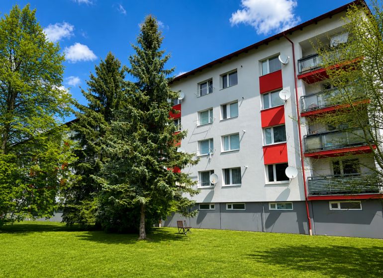 An apartment building surrounded by trees on Za Nožiarňou Street in Slovenská Ľupča.