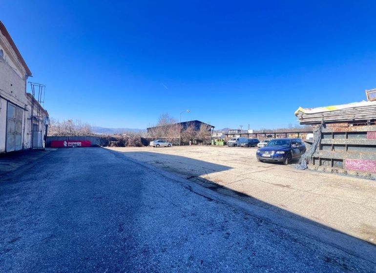 Parking lot on Majerská Street in Banská Bystrica, designated for commercial use.