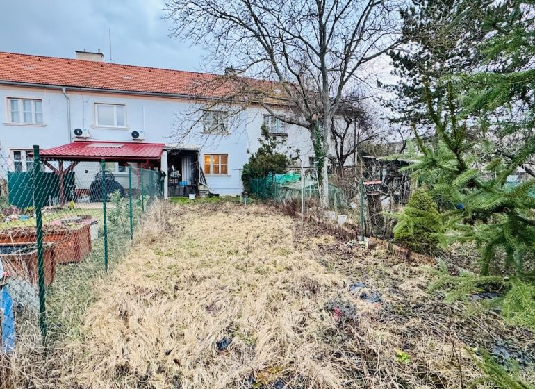 Garden at the house on Rudolfa Jašíka in Partizánske, suitable for a 3-room apartment.