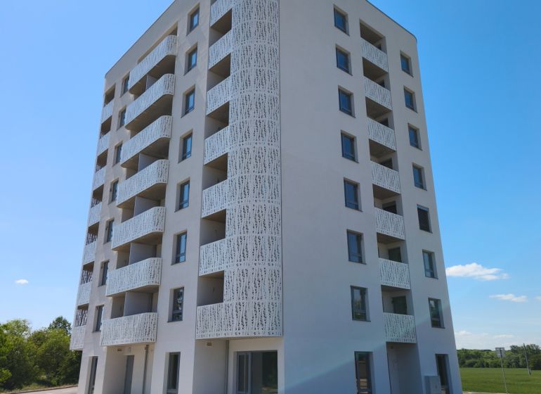 A new building on 1st May Street in Zlaté Moravce with 2-room apartments.