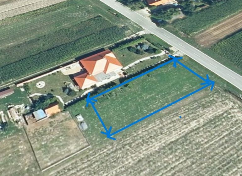 A plot for residential use in Kráľov Brod by the road, surrounded by agricultural land.