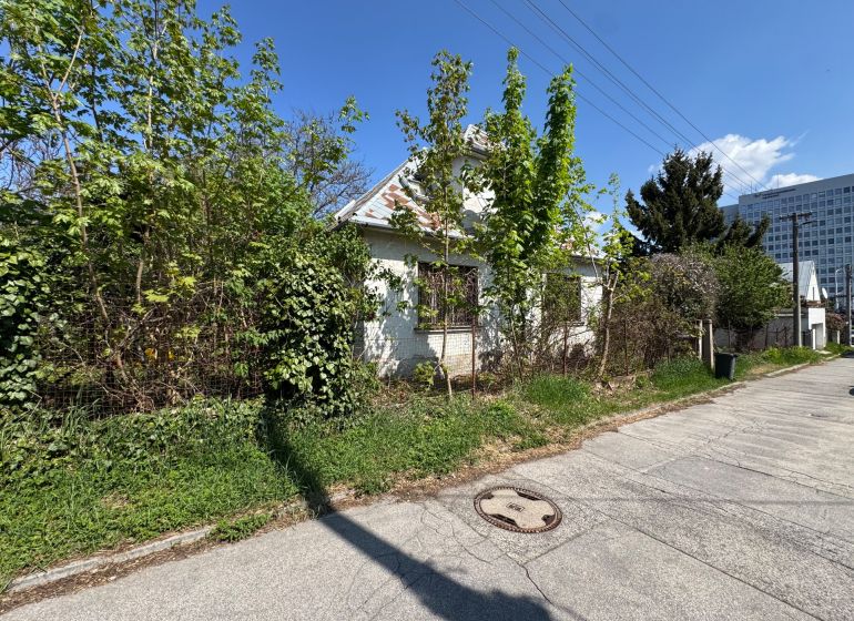 A family house in Bratislava - Karlova Ves on Na riviére street surrounded by greenery.