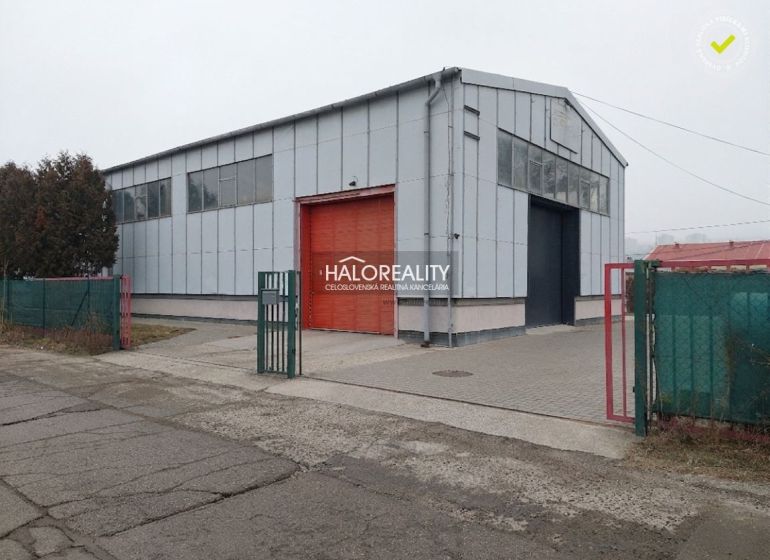 Industrial building with a metal roof and entrance gates in KE - Džungľa, offices.