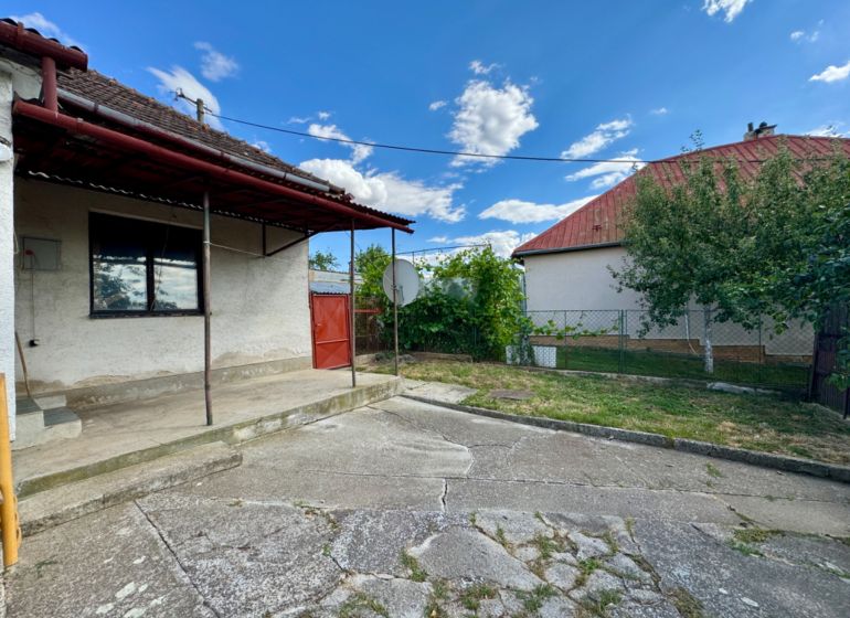 A family house in Horné Obdokovce with a concrete courtyard and a garden behind the fence.