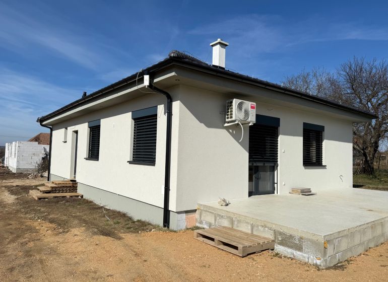 Family house in Oponice with a terrace and air conditioning on a sunny plot.