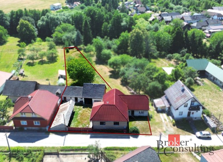 Aerial view of a family house in Kosorín with an adjacent garden and surrounding landscape.