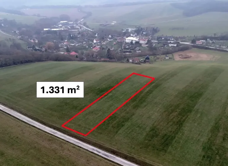 Aerial view of a plot in Podkylava marked as parcel 1,331 m², surrounded by nature.