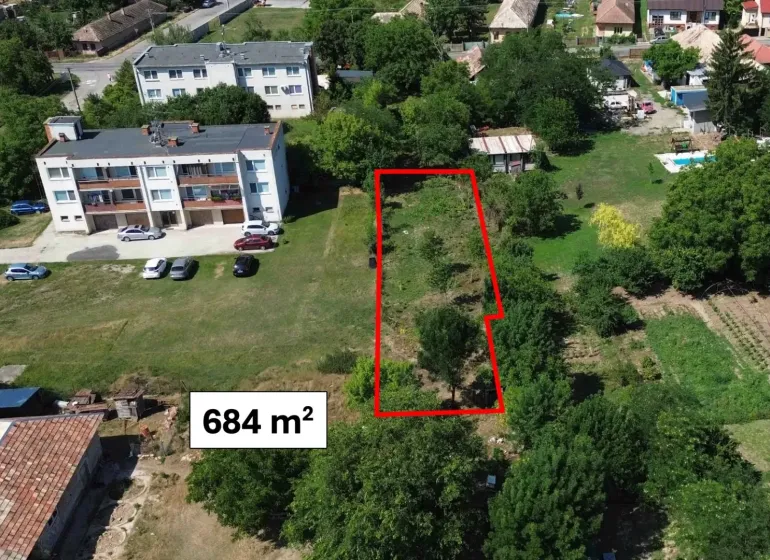 Aerial view of a residential plot in Hronovce with an area of 684 m².