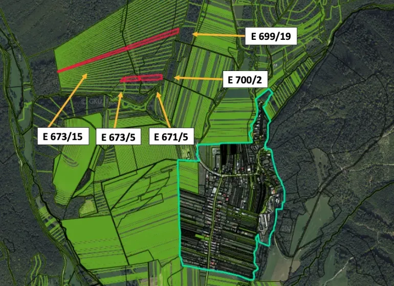 Aerial view of agricultural and forest lands around Nevidzany with marked parcels.