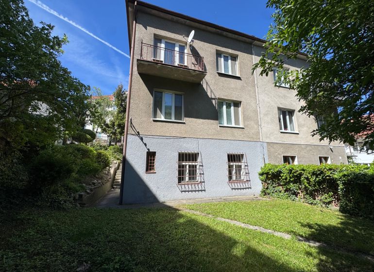 A family house on Krátka Street in Bratislava – Staré Mesto with a garden and a balcony.